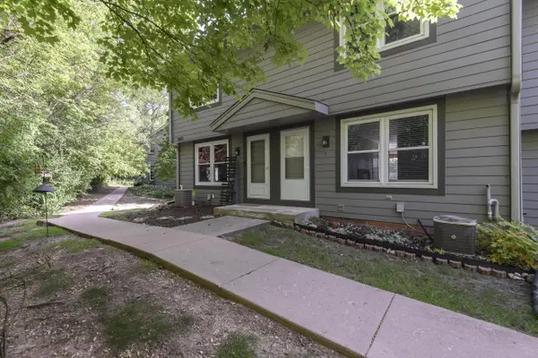 1823 Paramount DRIVE #C, Waukesha, WI 53186