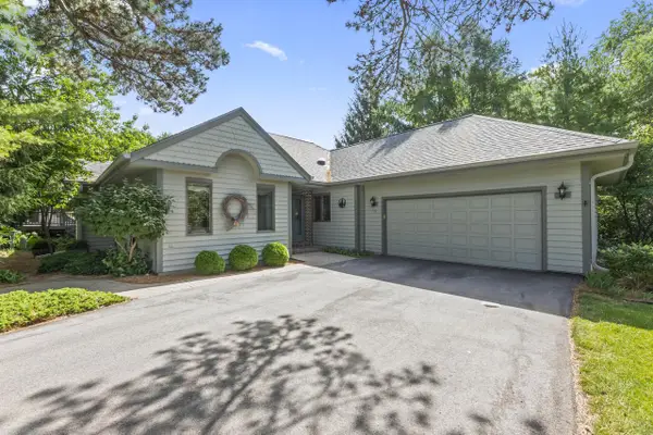 506 Pine TERRACE, Oconomowoc, WI 53066