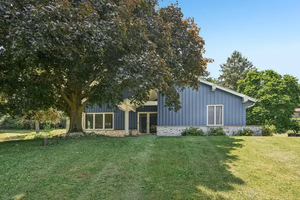 S29W29947 S Bethesda CIRCLE, Waukesha, WI 53188