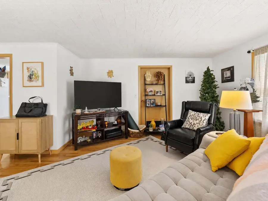 2216 La Follette AVENUE #2216A, Manitowoc, WI 54220 - #2