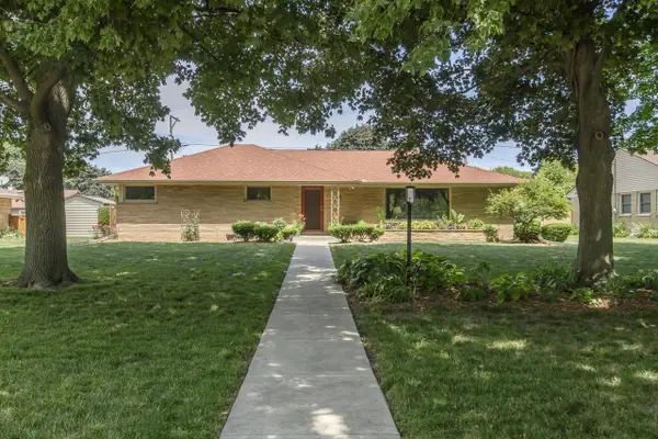7642 W Honey Creek PARKWAY, West Allis, WI 53219
