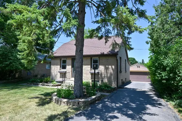 11510 W Wisconsin AVENUE, Wauwatosa, WI 53226