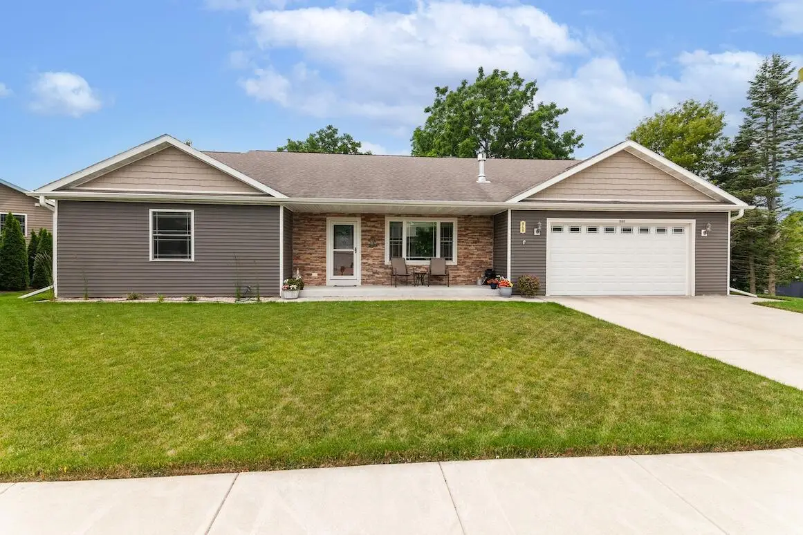 869 Spruce STREET, Hartford, WI 53027 - #1