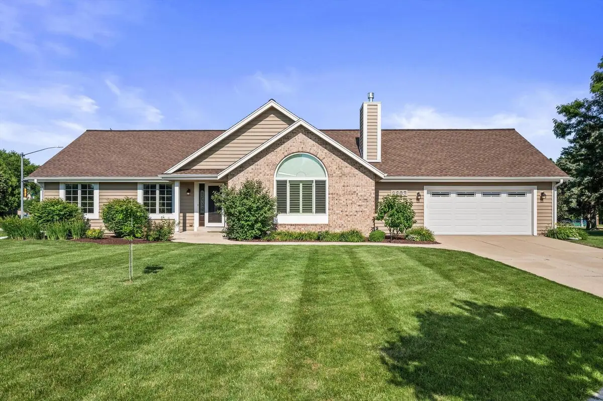 2803 Ridgeline CIRCLE, Waukesha, WI 53188 - #1