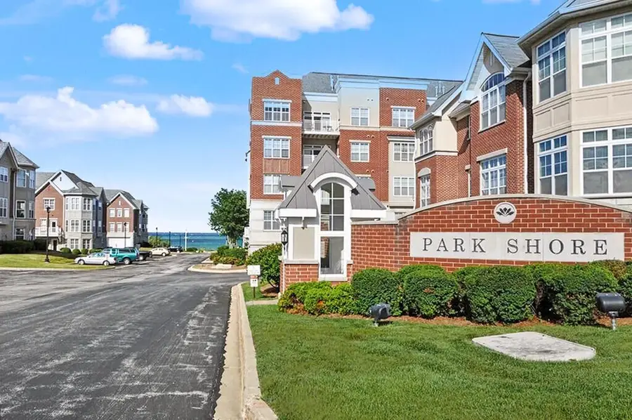 3930 S Lake DRIVE #303, Saint Francis, WI 53235 - #2