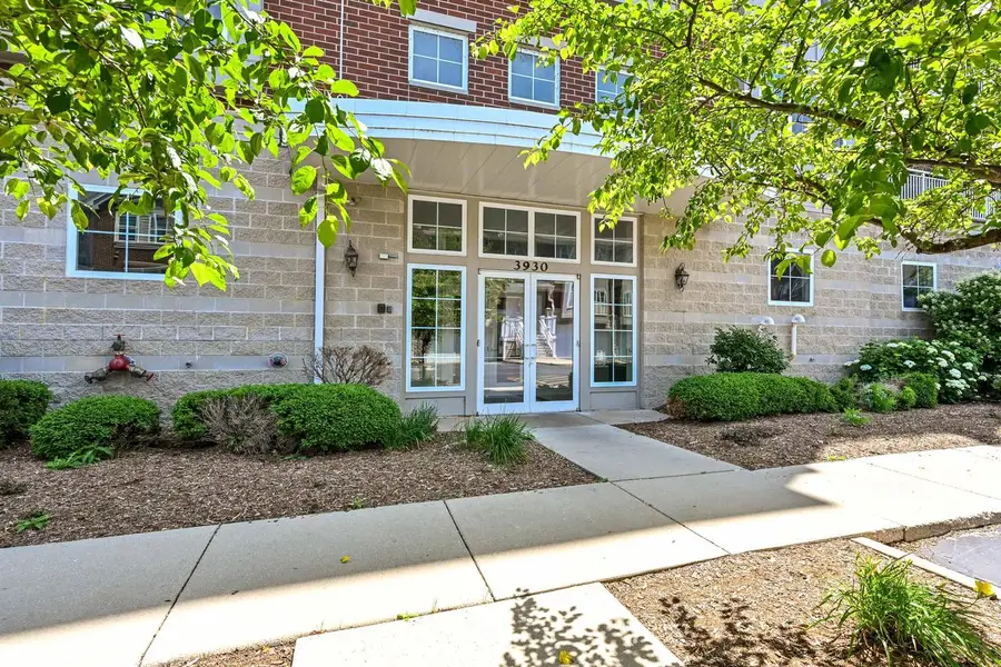 3930 S Lake DRIVE #303, Saint Francis, WI 53235 - #3