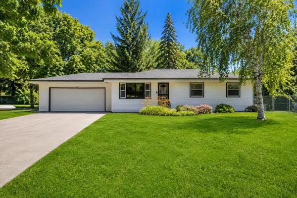 17701 W Rogers DRIVE, New Berlin, WI 53146