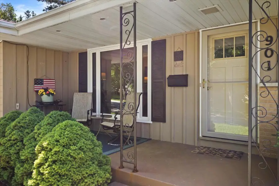 901 E Roberta AVENUE, Waukesha, WI 53186 - #2