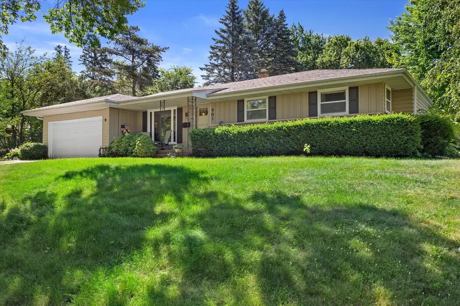 901 E Roberta AVENUE, Waukesha, WI 53186 - #3