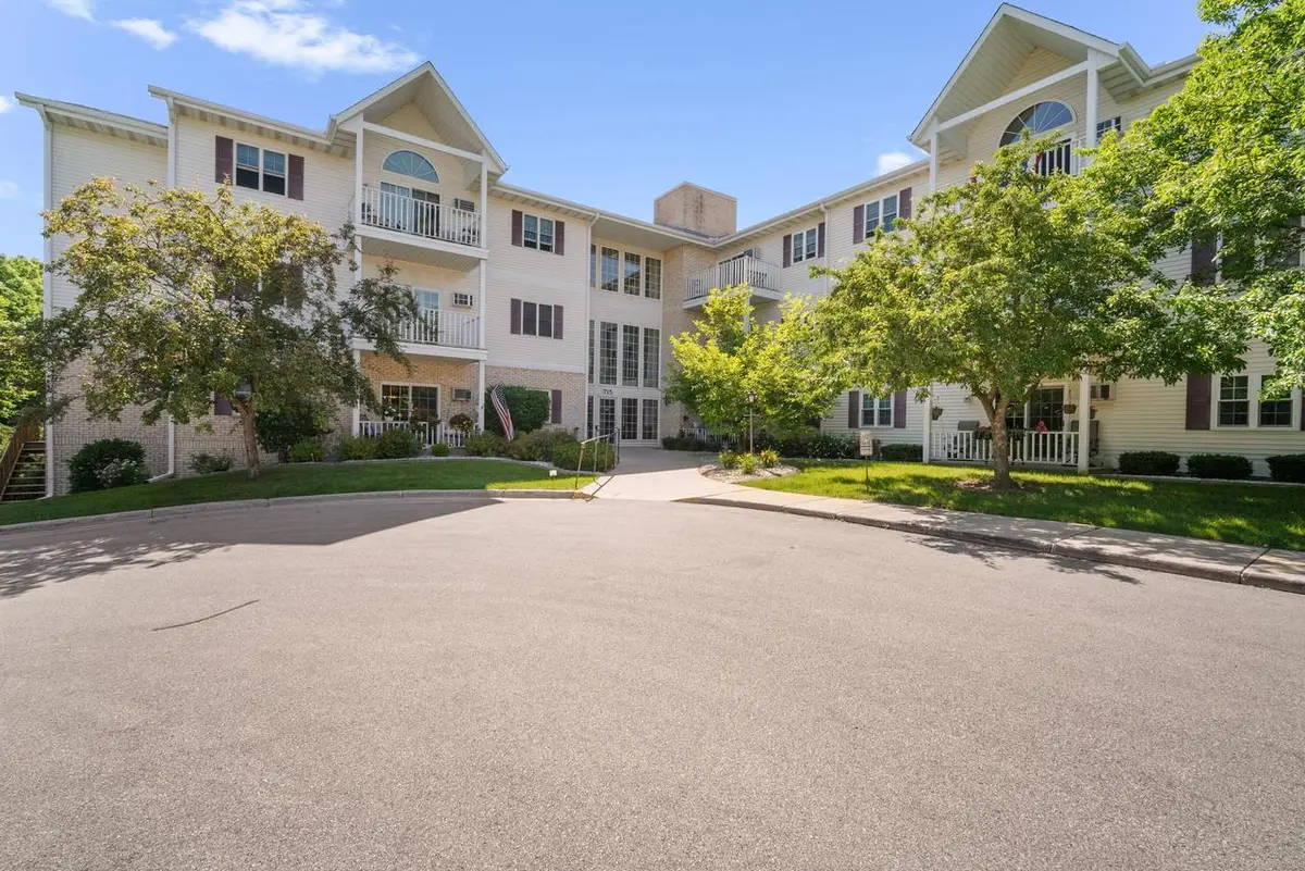 715 CANTERBERRY COURT #101, West Bend, WI 53090 - #1