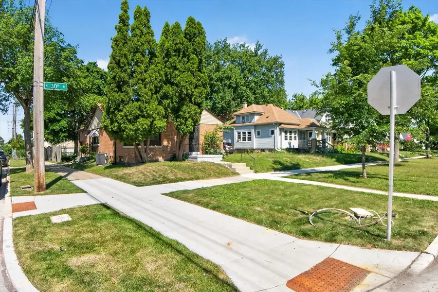 4701 N 30th STREET, Milwaukee, WI 53209 - #3