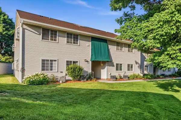 1755 Parknoll LANE #4, Port Washington, WI 53074