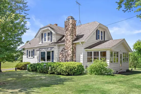 21115 W Lincoln AVENUE, New Berlin, WI 53146