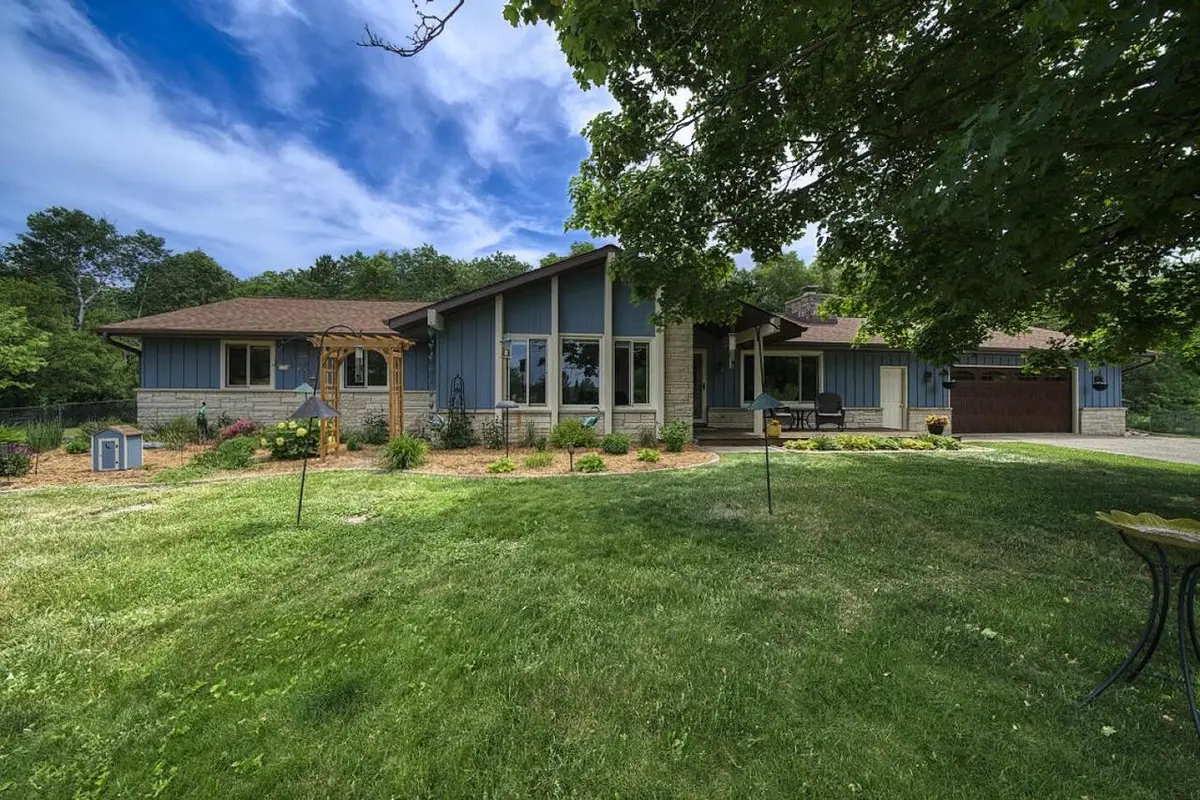 W304S3236 Brookhill ROAD, Waukesha, WI 53189 - #1