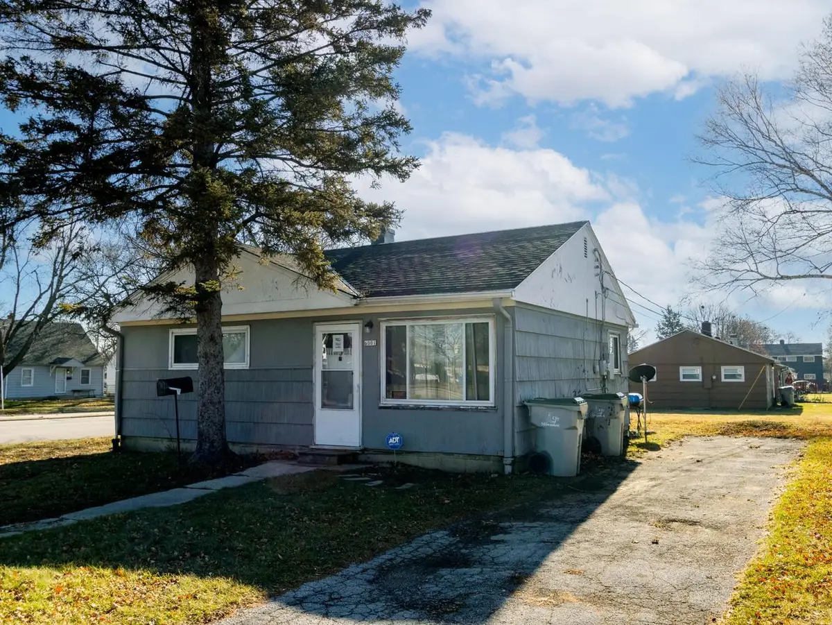 6001 W Carmen AVENUE, Milwaukee, WI 53218 - #1