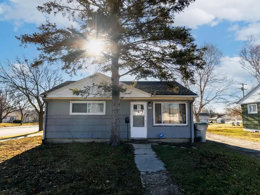 6001 W Carmen AVENUE, Milwaukee, WI 53218 - #2
