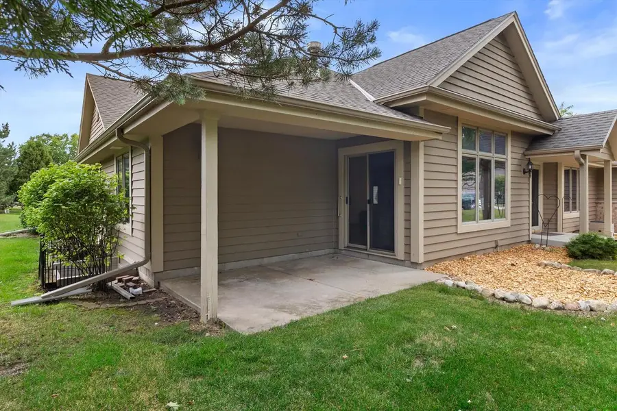 W240N2365 E Parkway Meadow CIRCLE #A, Pewaukee, WI 53072 - #3