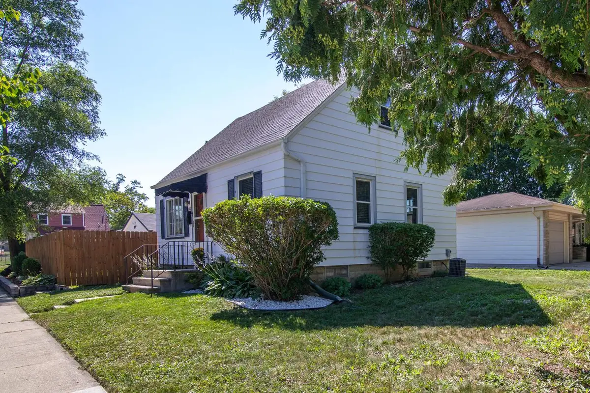 11729 W Washington STREET, West Allis, WI 53214 - #1