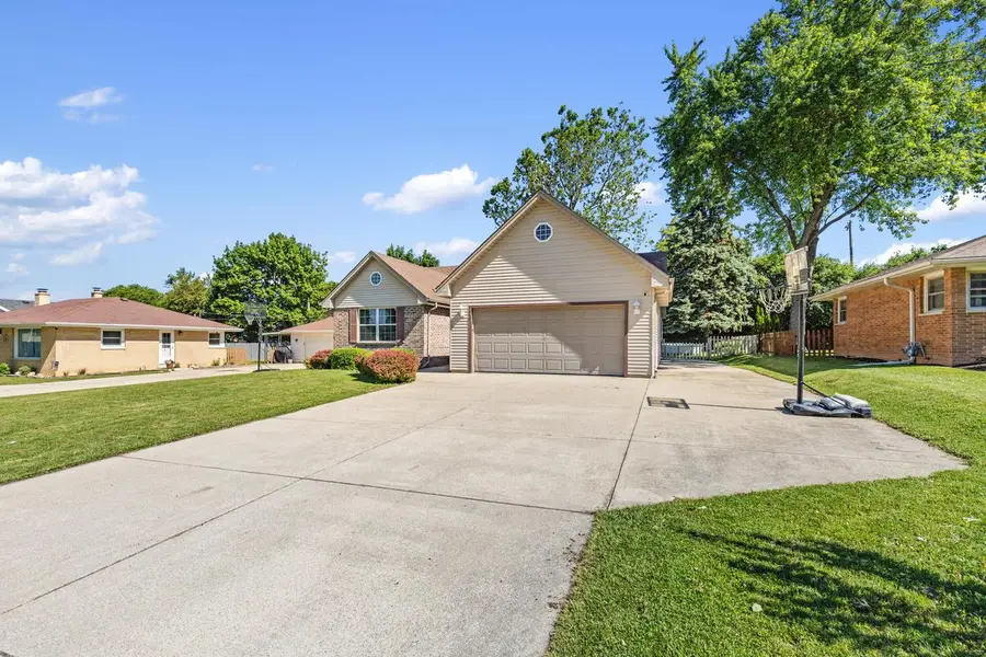 7116 W Carpenter AVENUE, Greenfield, WI 53220 - #2