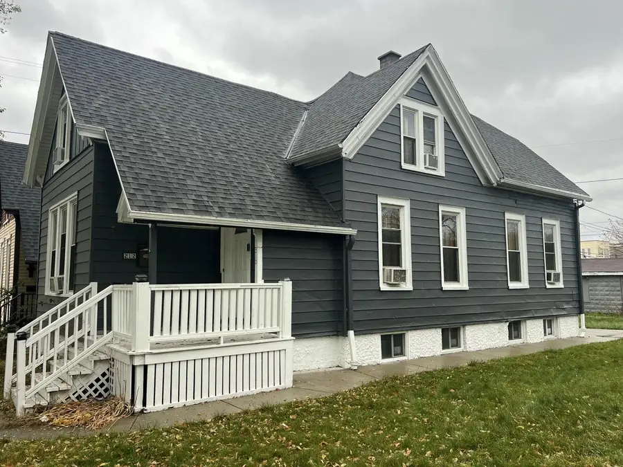 212 W Center STREET, Milwaukee, WI 53212 - #3