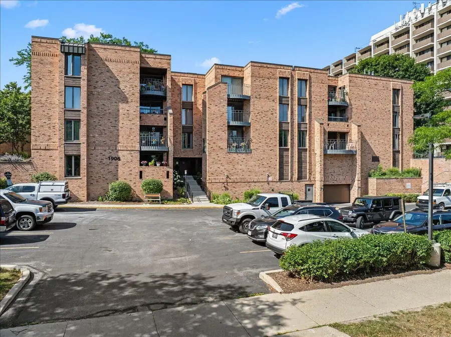 1906 E Shorewood BOULEVARD #149, Milwaukee, WI 53211 - #2