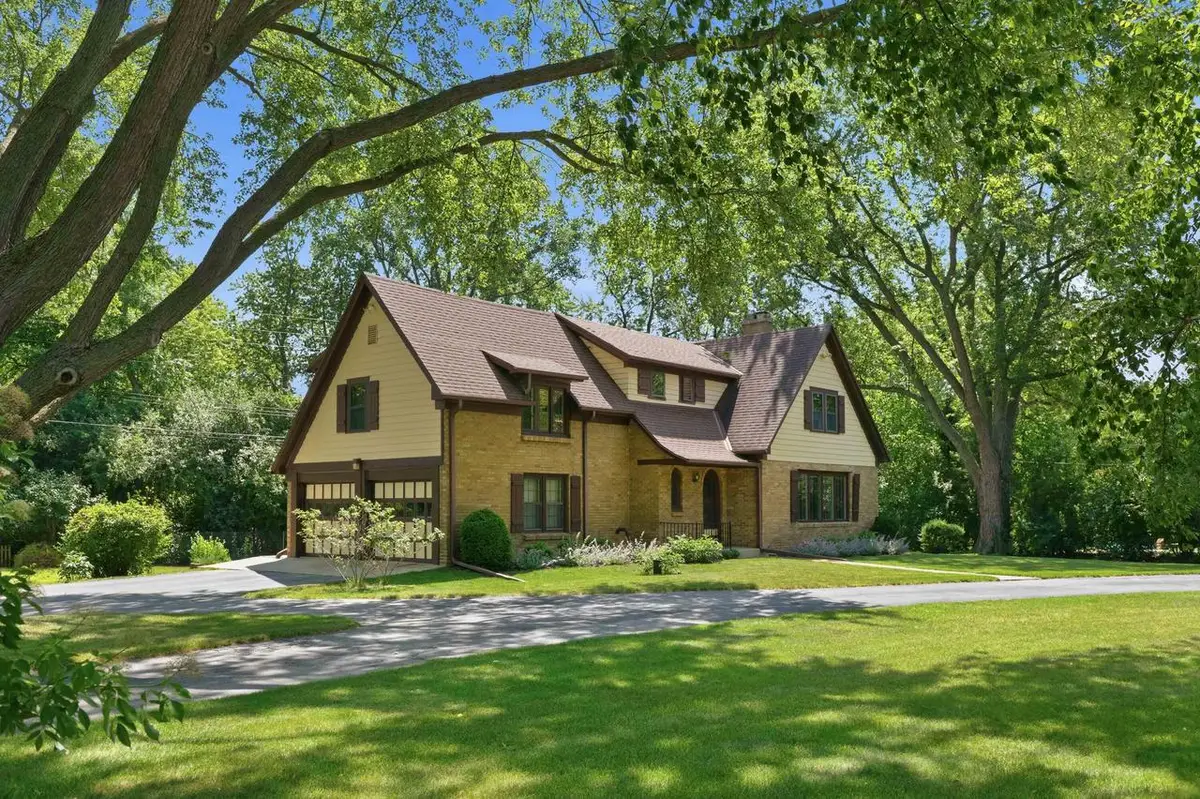 950 Terrace DRIVE, Elm Grove, WI 53122 - #1