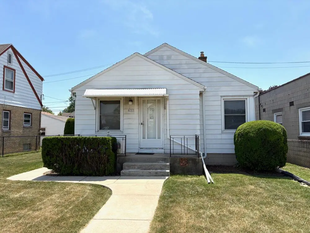 6727 W Lincoln AVENUE, West Allis, WI 53219 - #1