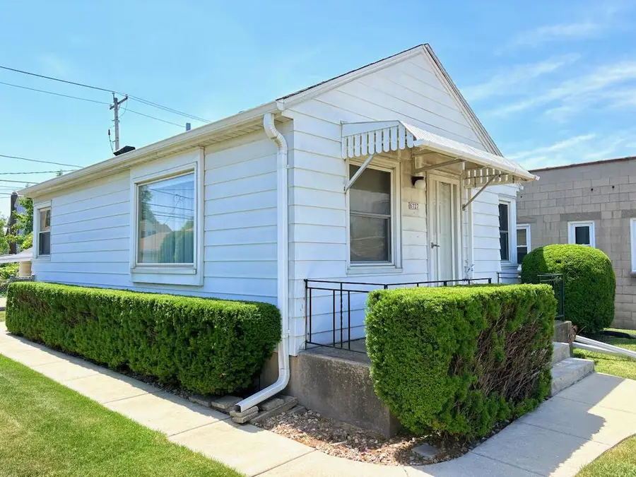 6727 W Lincoln AVENUE, West Allis, WI 53219 - #2