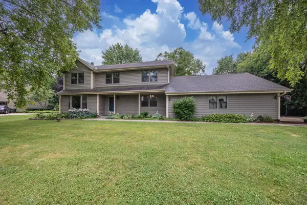 W233S5269 Cottontail TRAIL, Waukesha, WI 53189
