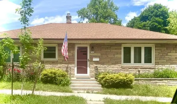 7000 W Stevenson STREET, Milwaukee, WI 53213