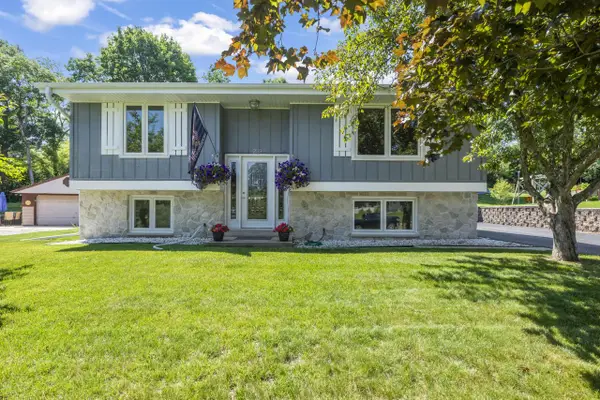 255 Willow DRIVE, Hartland, WI 53029