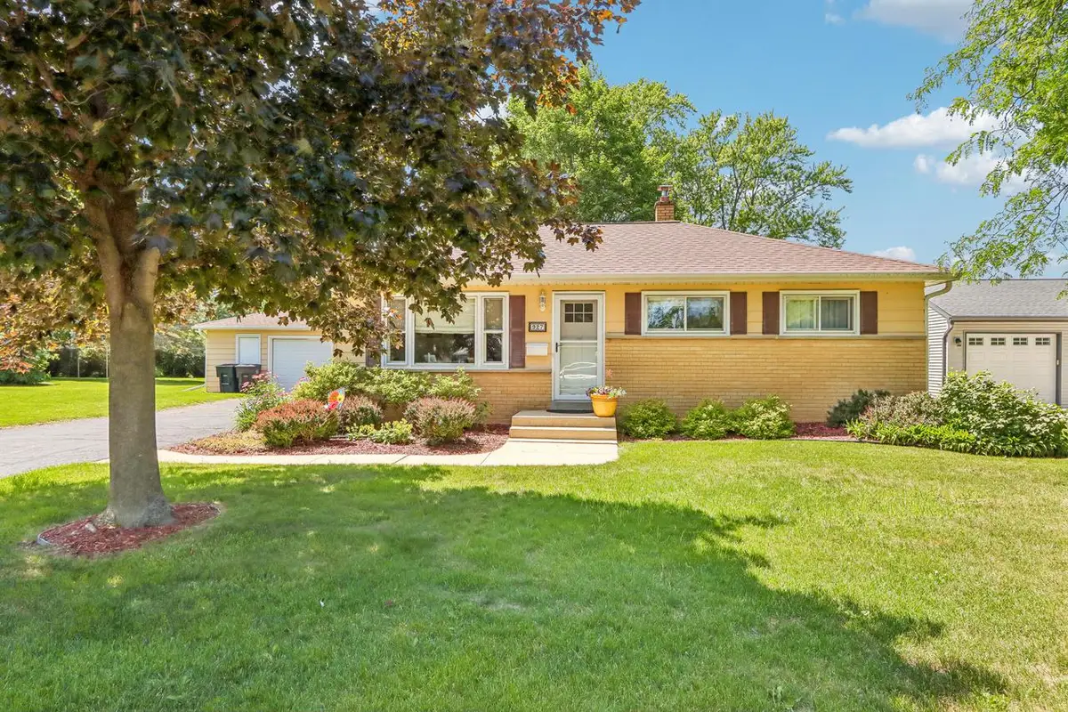 927 Robins LANE, Mukwonago, WI 53149 - #1