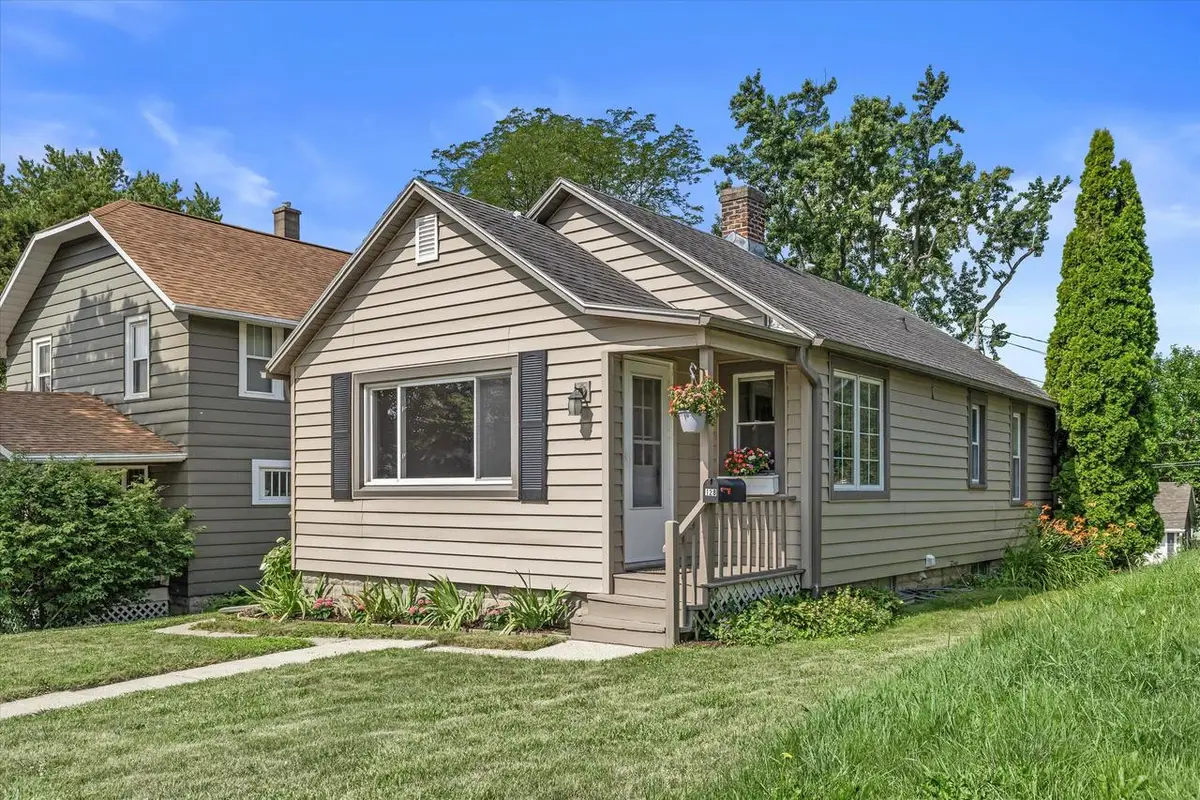 128 S Hartwell AVENUE, Waukesha, WI 53186 - #1