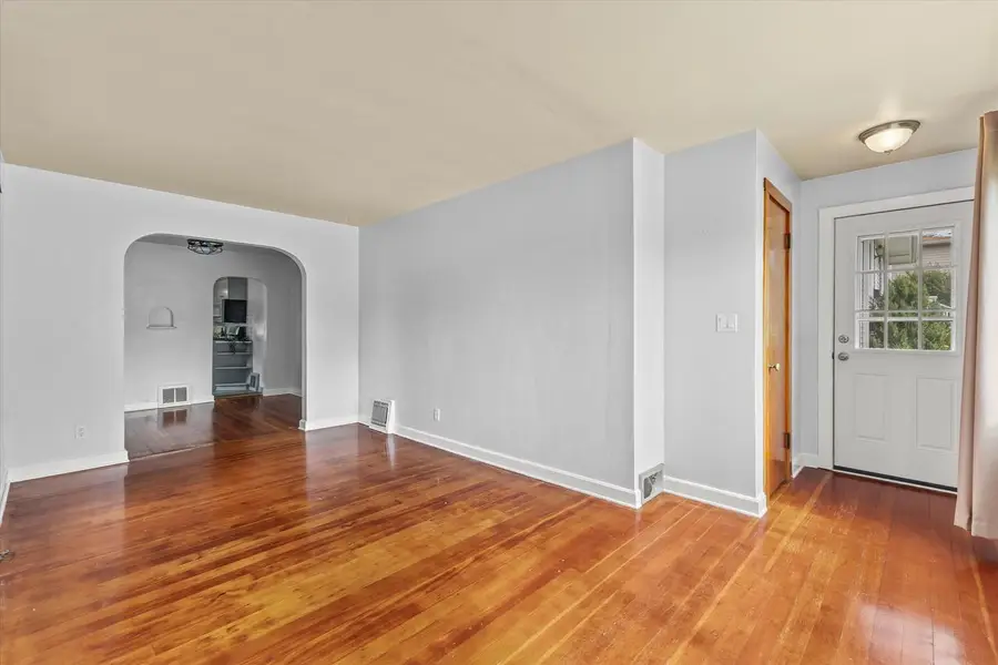128 S Hartwell AVENUE, Waukesha, WI 53186 - #3
