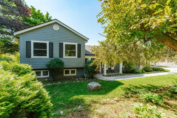 18995 W Norwood DRIVE, New Berlin, WI 53146