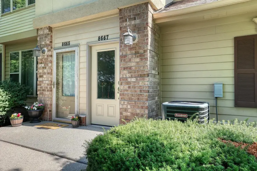 8667 S Deerwood LANE, Franklin, WI 53132 - #2