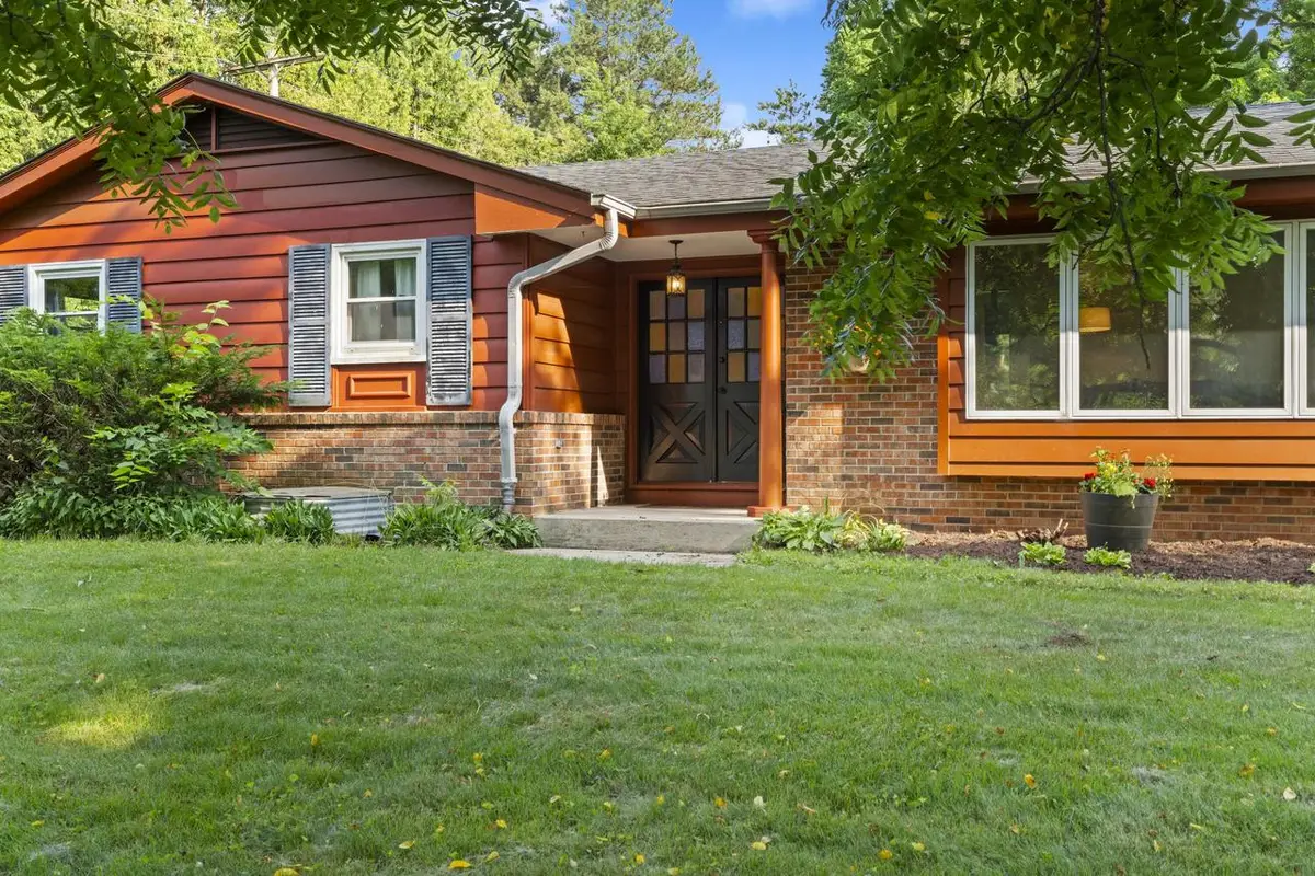 N8093 Lakeview ROAD, Oconomowoc, WI 53066 - #1