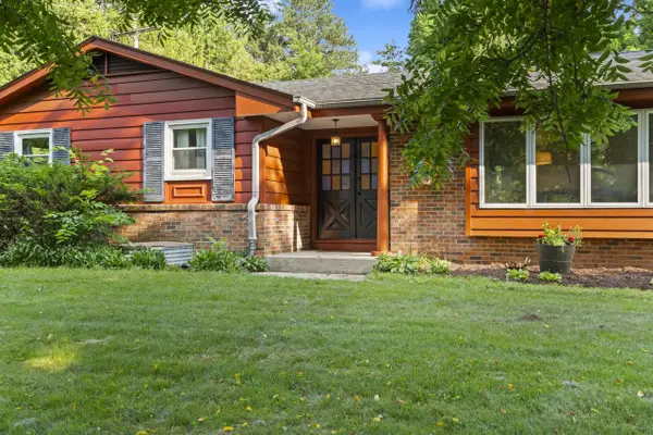 N8093 Lakeview ROAD, Oconomowoc, WI 53066
