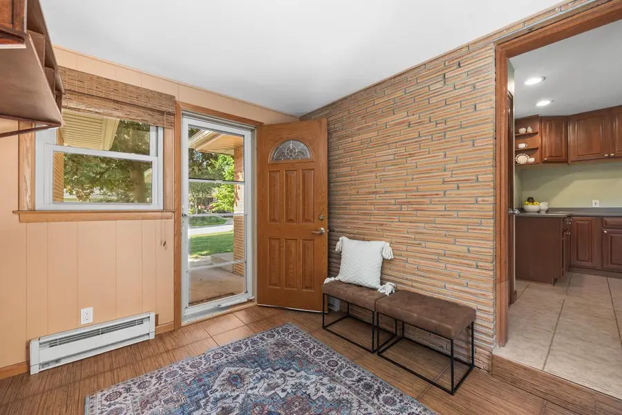 7222 Enfield AVENUE, Milwaukee, WI 53219 - #3