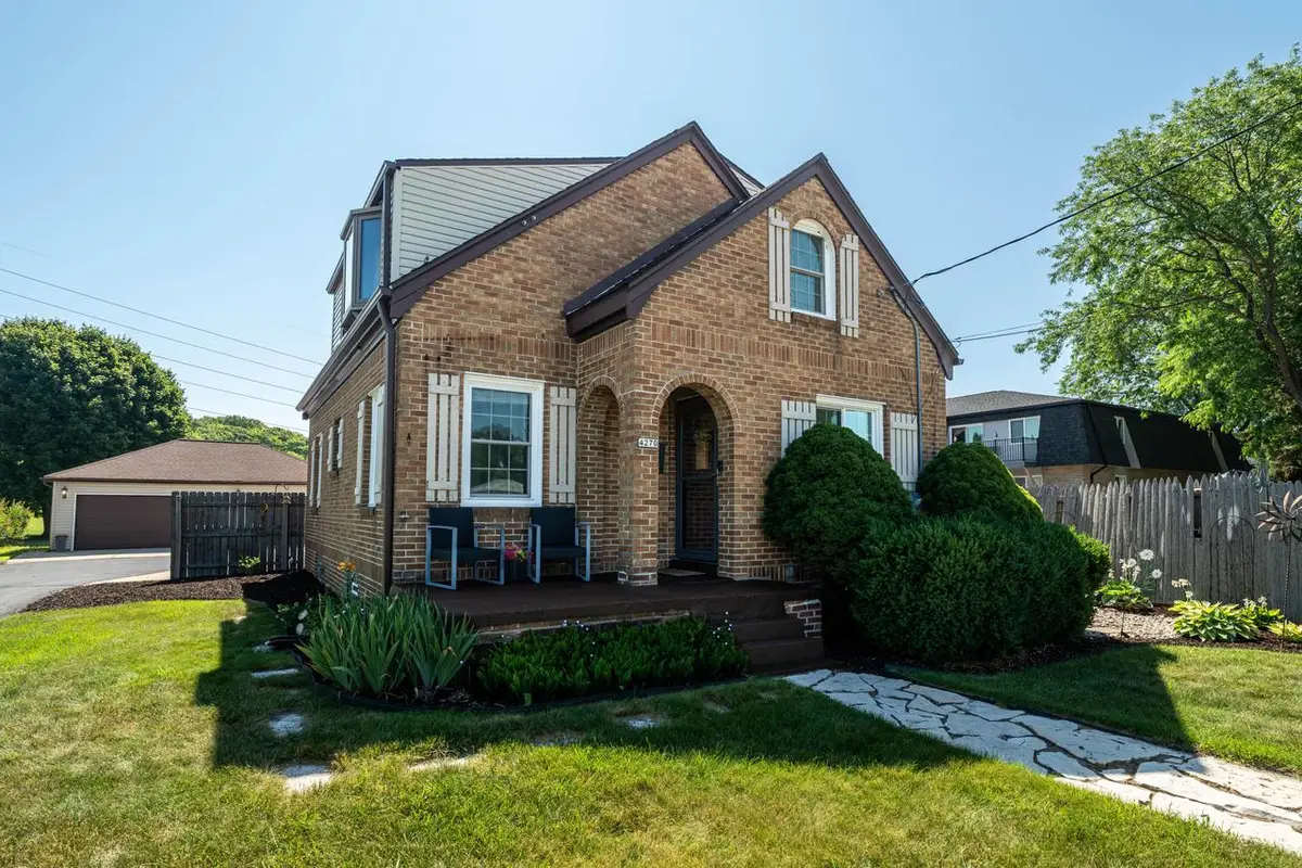 4270 S Nicholson AVENUE, Saint Francis, WI 53235 - #1
