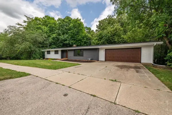 2421 Skyline DRIVE, West Bend, WI 53090
