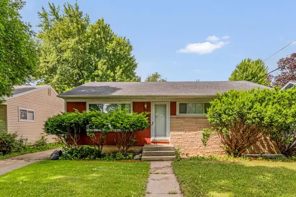 8207 W Muriel PLACE, Milwaukee, WI 53218