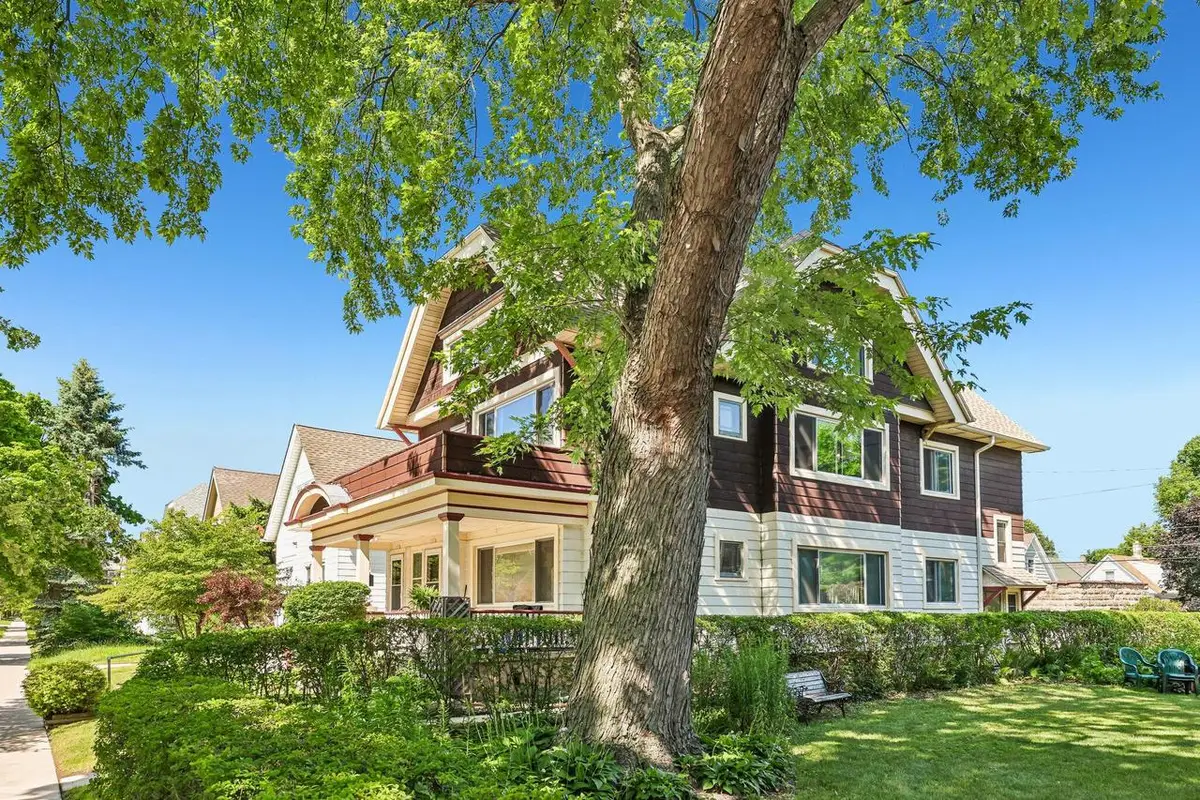 2532 N Humboldt BOULEVARD, Milwaukee, WI 53212 - #1