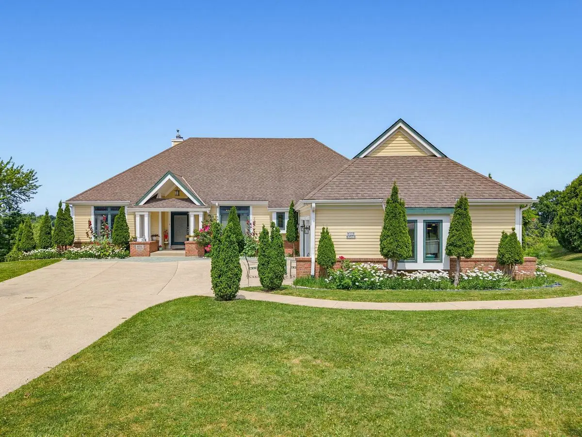 W225N3524 Wethersfield ROAD, Pewaukee, WI 53072 - #1