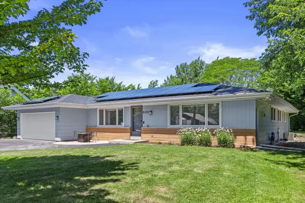 800 E Dean ROAD, Milwaukee, WI 53217