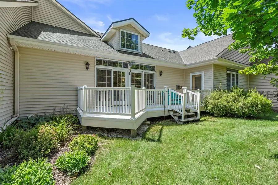 293 Cardinal LANE, Hartland, WI 53029 - #2