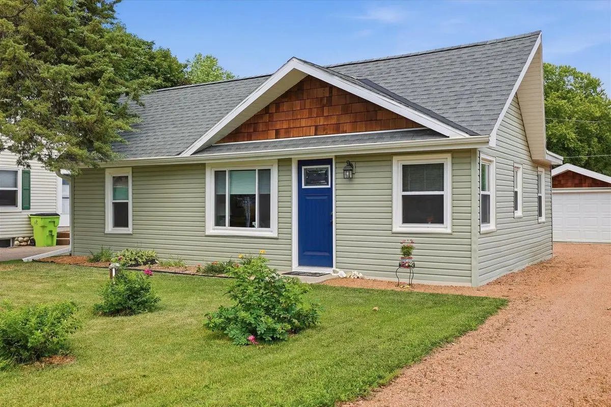 2430 N 2nd LANE, Summit, WI 53066 - #1