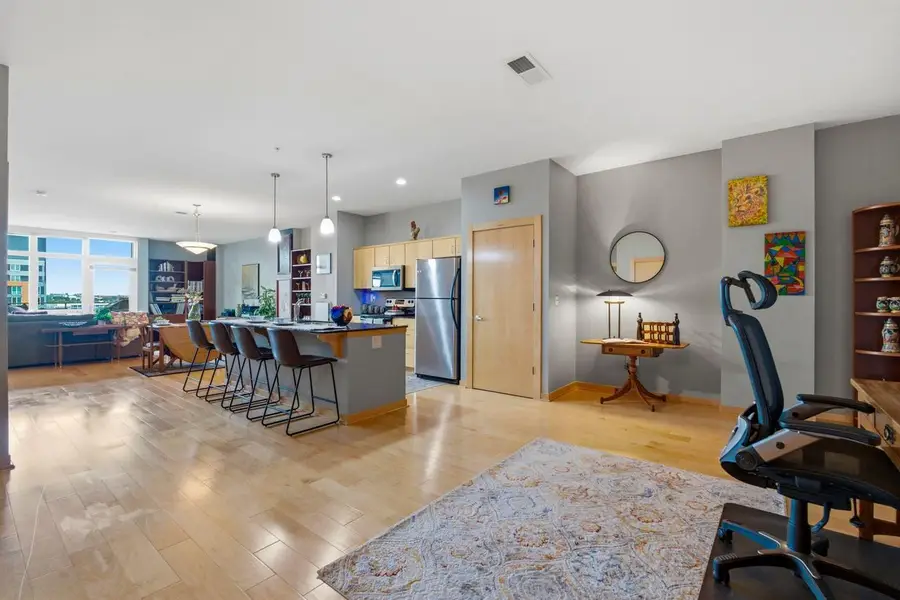 601 E Ogden AVENUE #504, Milwaukee, WI 53202 - #3