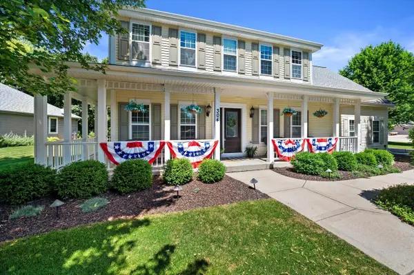 304 Woodlands COURT, Hartland, WI 53029