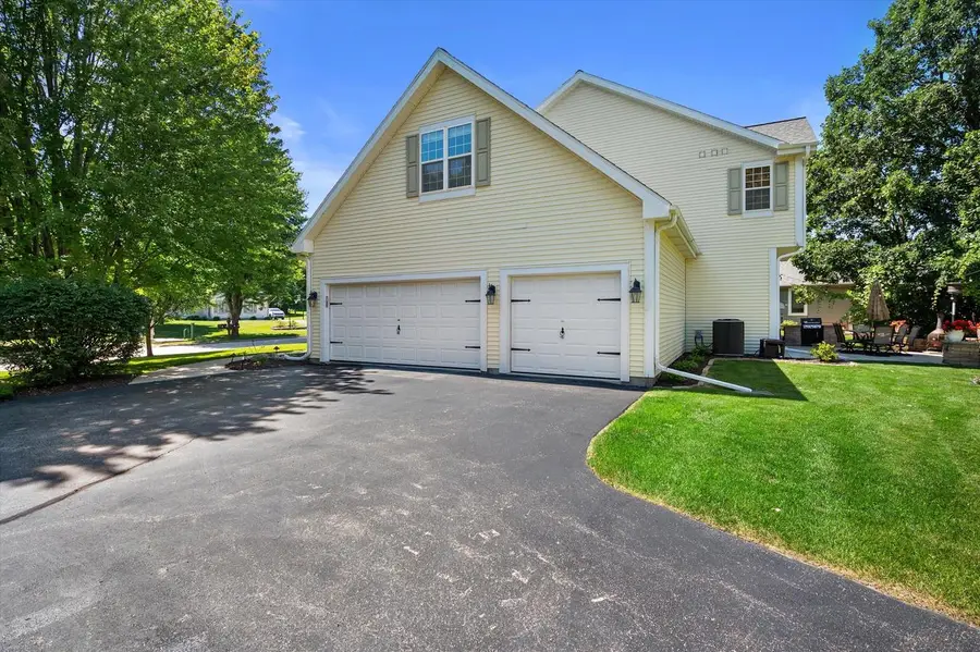 304 Woodlands COURT, Hartland, WI 53029 - #2